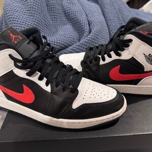 Nike Men's Black, White, and Red Sneakers